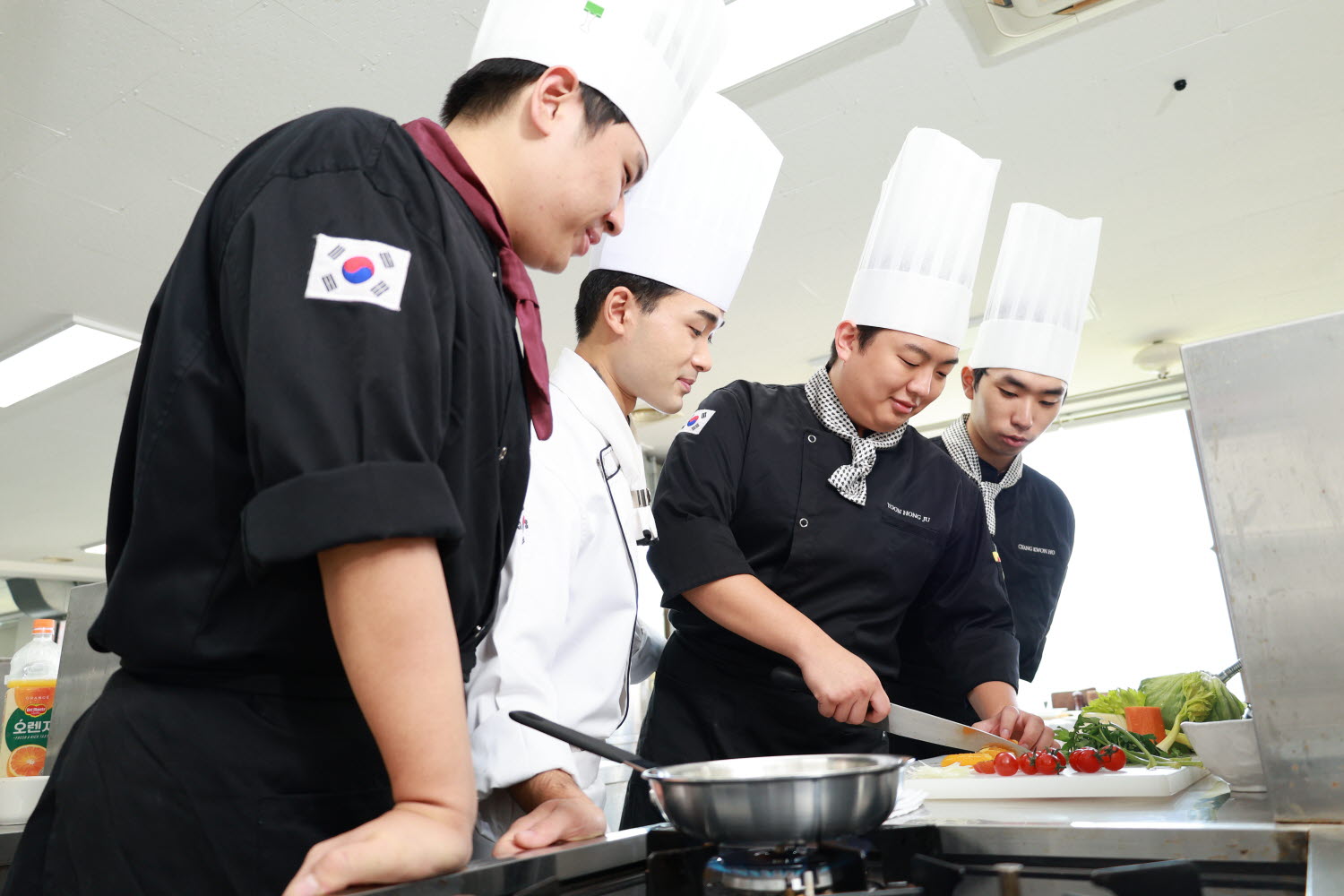 호텔조리베이커리학과는 맛과 향으로 행복을 디자인합니다.